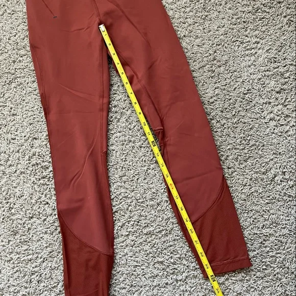 Lululemon Everlux & Mesh high-rise tight 25” inseam, size 4 - Picture 4 of 7